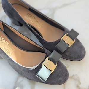 Ferragamo Suede Patent Gray Leather Vara Bow Low Heels Pump Flats